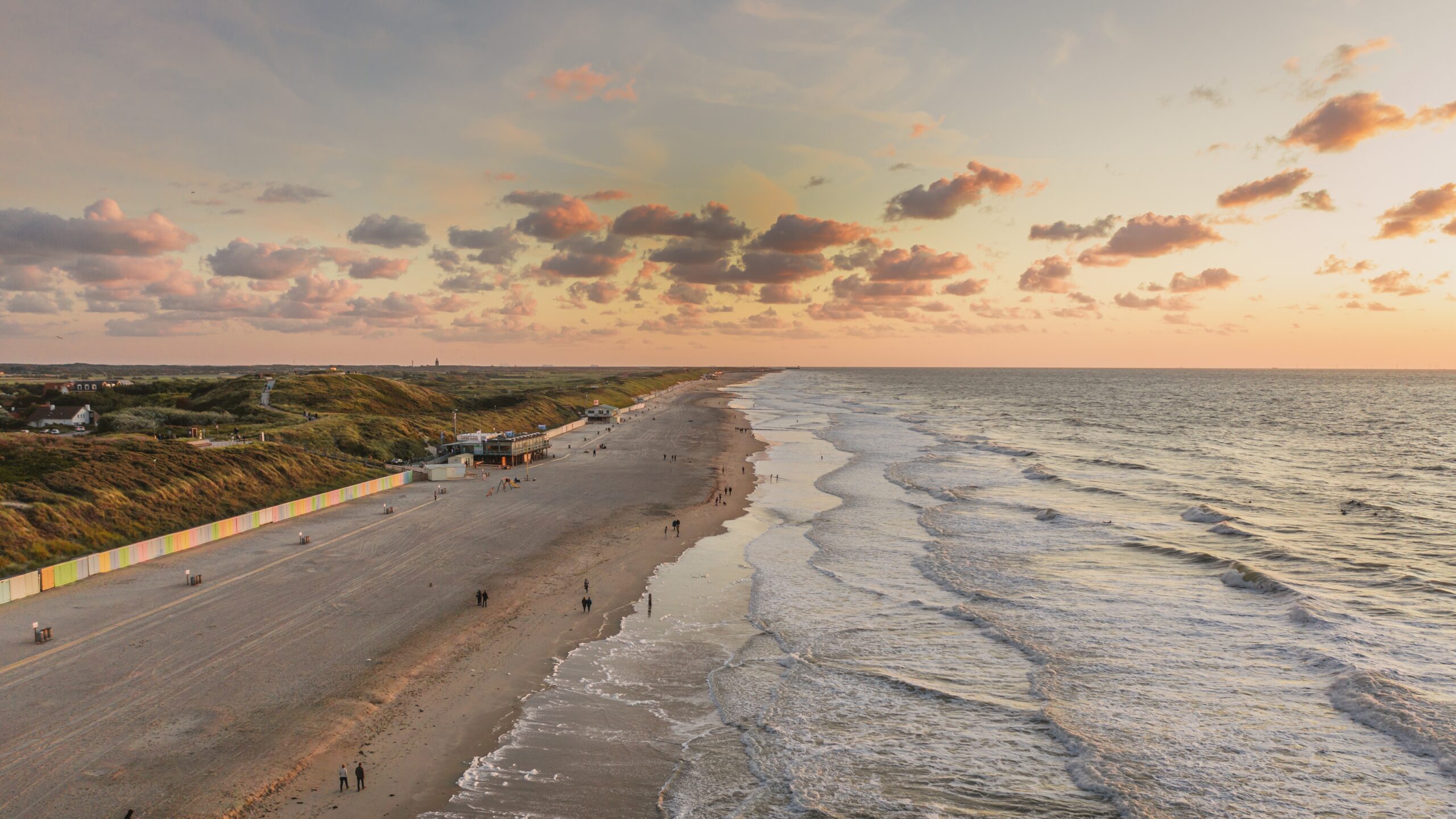Imagen de una playa, la belleza natural que ofrece el destino turístico e inmobiliario más atractivo de la costa del Pacífico mexicano