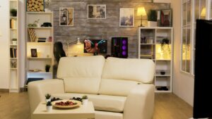 Decoración de pared con muebles empotrables y muro cerámico