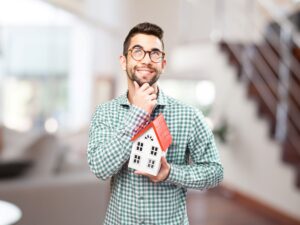 Joven soñando comprando casa a mediano plazo
