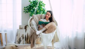 area-de-lectura-meditacion-o-descanso-con-muebles-comodos-y-elementos-que-inspiren-calma-puede-hacer-una-gran-diferencia
