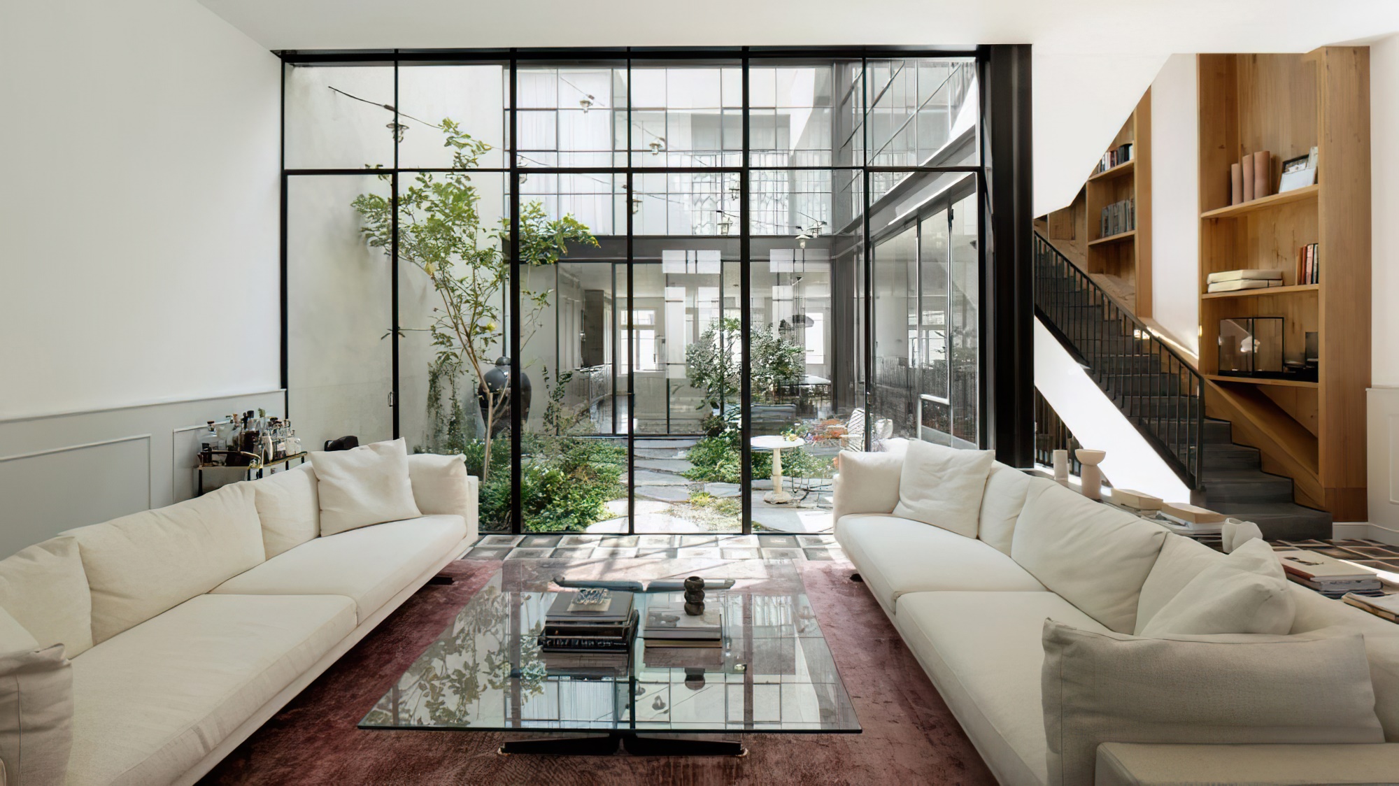 Jardines interiores en hogar para mantener casas frescas