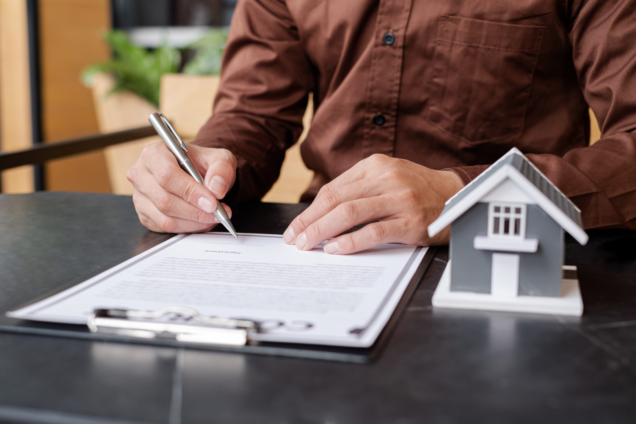 Agents working in real estate investment and lease contracts, co