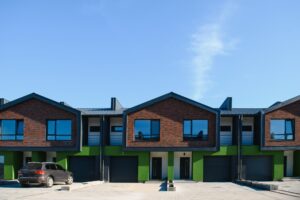 error en la elección de los colores puede arruinar la estética general de la fachada de las casas modernas