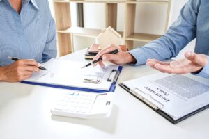 Revisión y verificación de Aspectos legales y técnicos antes de comprar el terreno residencial