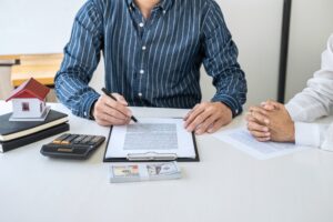 pago de una indemnización justa y previa por expropiacion de una propiedad